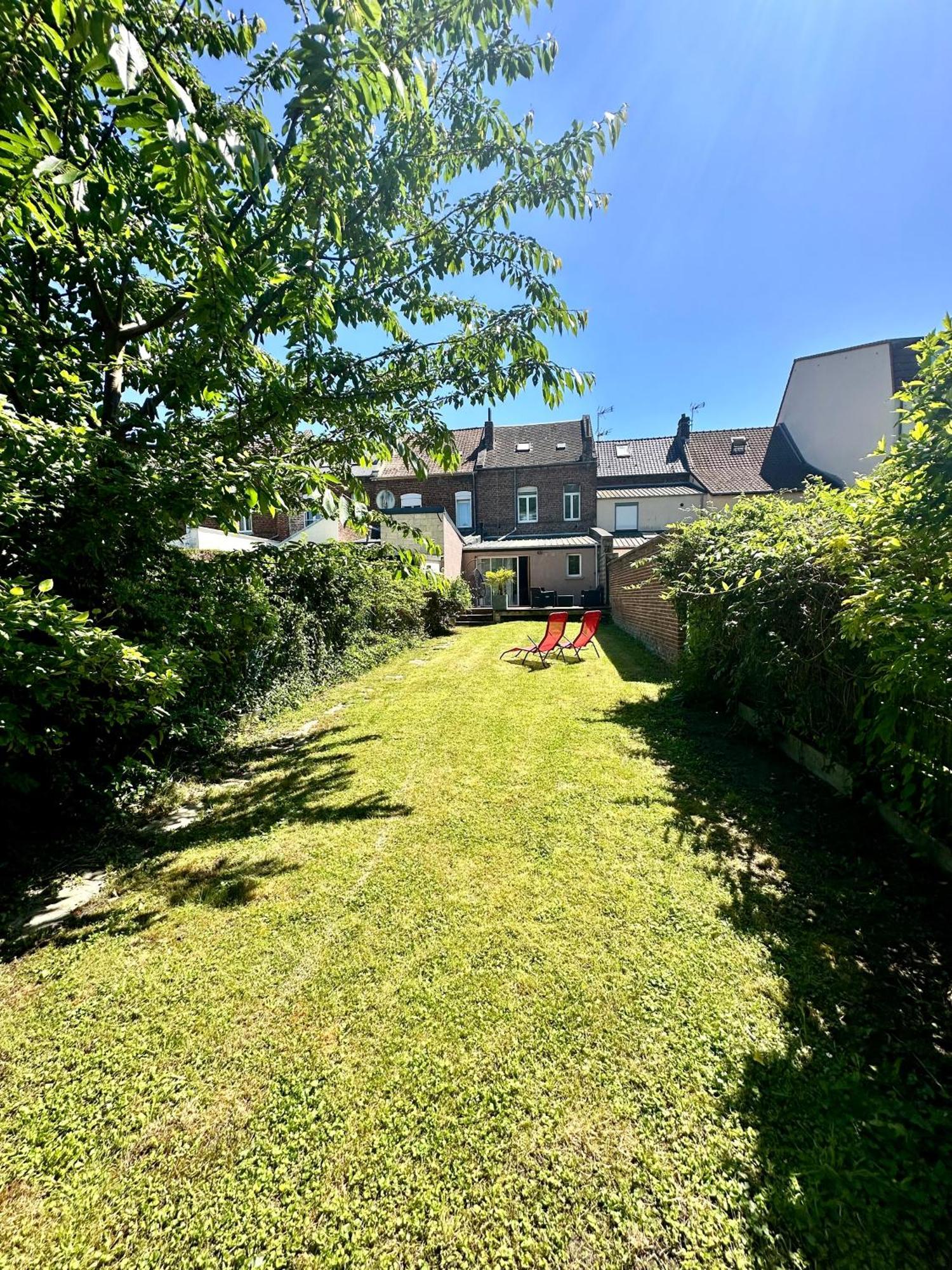 Oasis Citadine Terrasse Intime Jardin Privatif En Plein Centre Ville 70M2 Cambrai Eksteriør billede